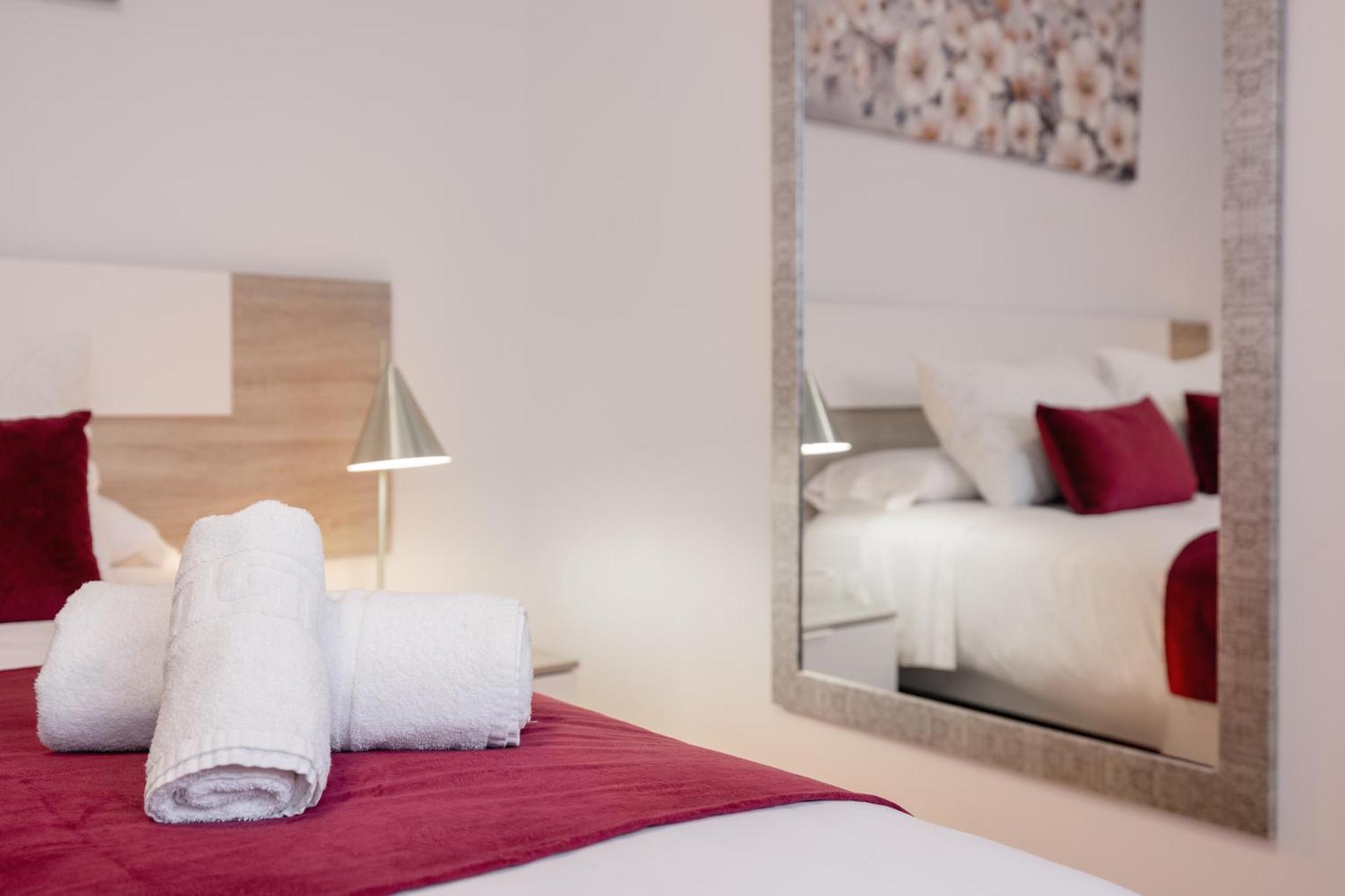 Apartamentos Trianasol Séville Extérieur photo